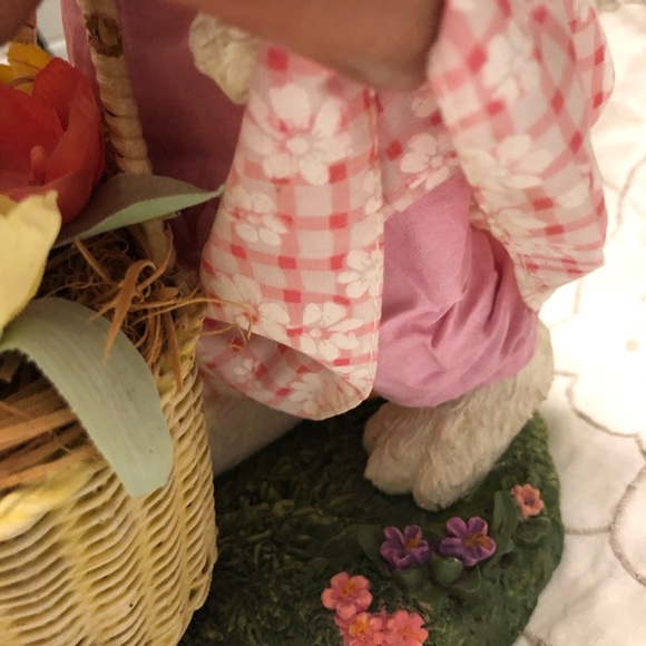 Vintage Vtg Easter Bunny Figurine with Basket of Flowers and Chicks - Picture 6 of 8
